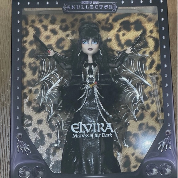 Monster High Skullector Elvira Mistress of the Dark Collectible Doll - Picture 2 of 3
